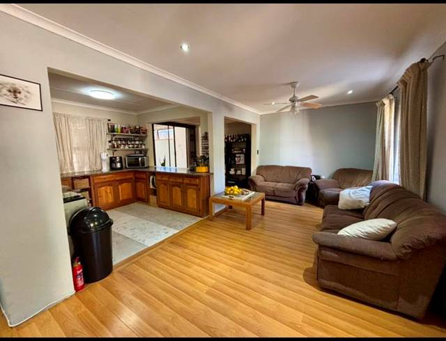 4 BEDROOM HOUSE FOR SALE IN PELLISSIER